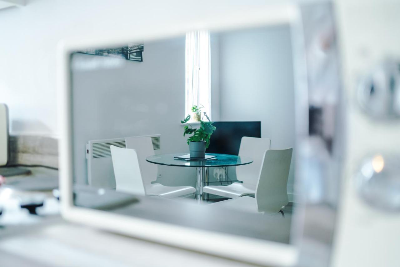Hays Comfort - Close To The Center With Free Parking Apartment *