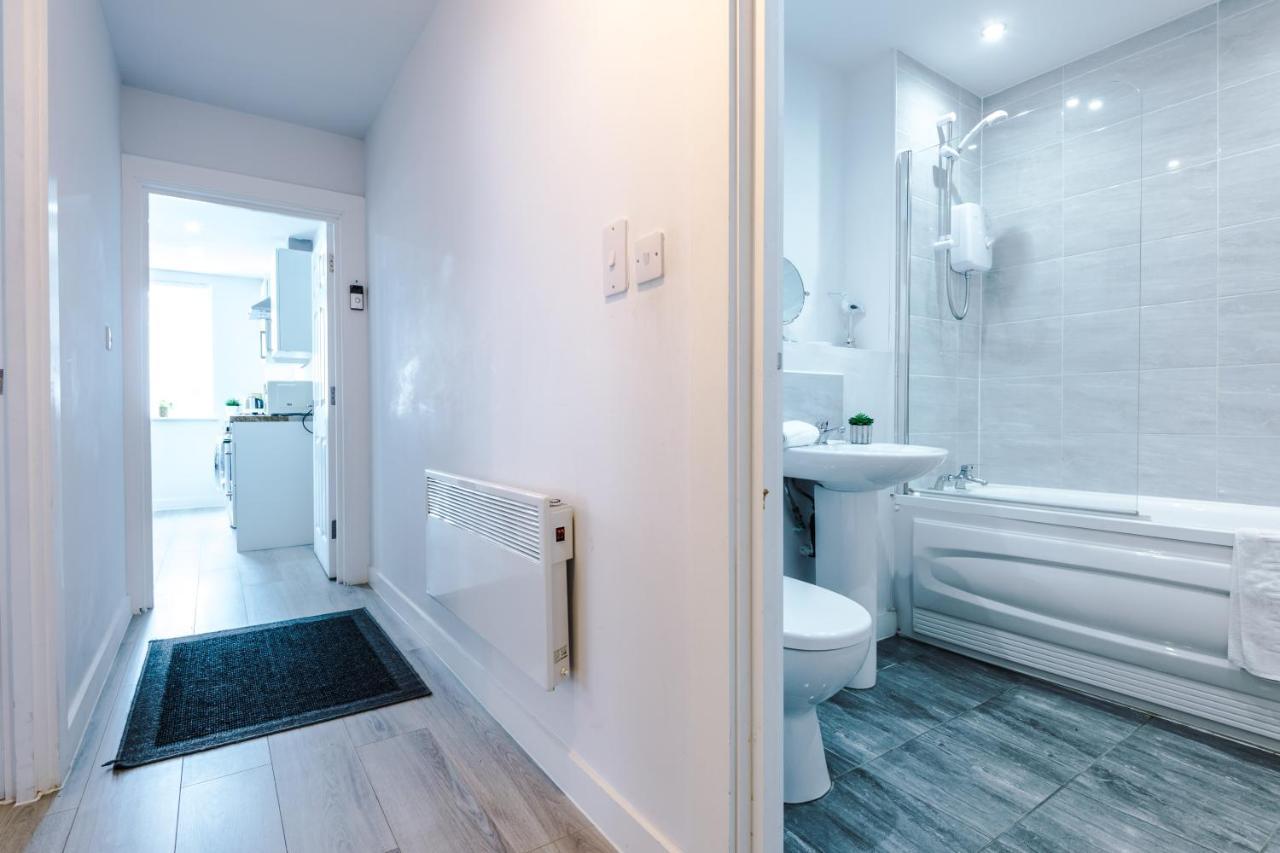 Hays Comfort - Close To The Center With Free Parking Apartment *
